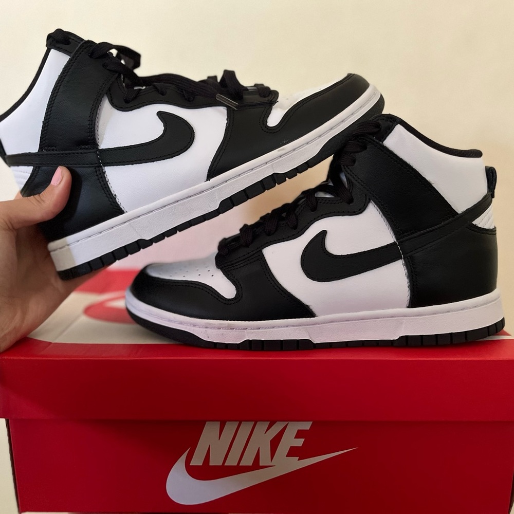 Womens Nike dunk high (size 8 *New*)